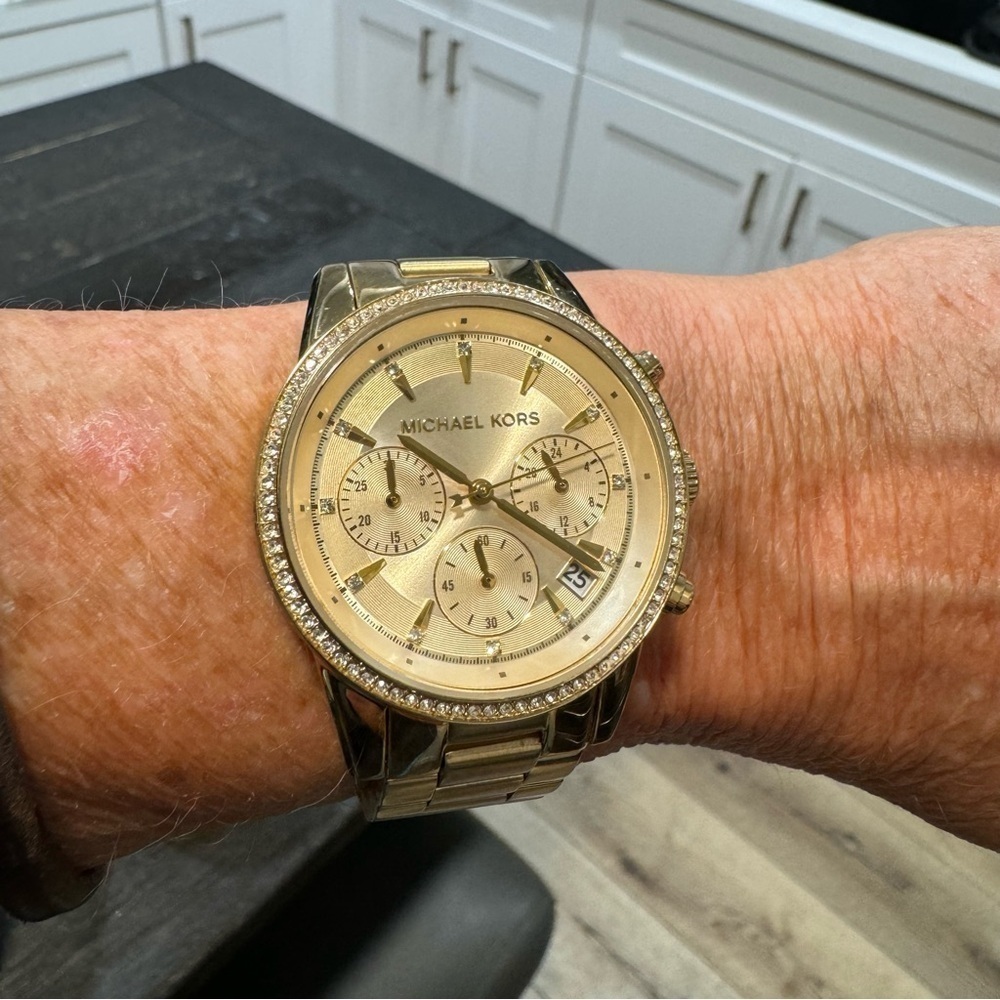 Michael Kors gold watch diamond style outer circle, stainless steel MK6356. - Picture 3 of 10